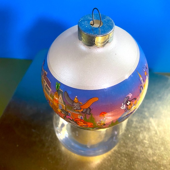 WALT DISNEY WORLD 25 YEARS REMEMBER THE MAGIC HOLIDAY CHRISTMAS ORNAMENT - Picture 14 of 16